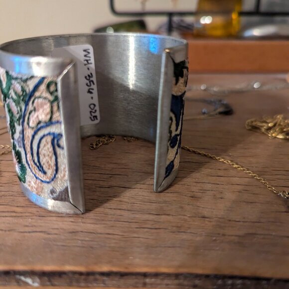 Cuff bracelet - Picture 2 of 3